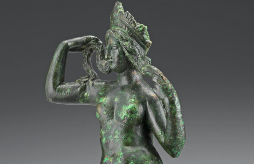 Statue d’Aphrodite et d’Éros (détail). Bronze, Syrie romaine, Ier-IIe siècles de notre ère. FGA-ARCH-RA-0158.