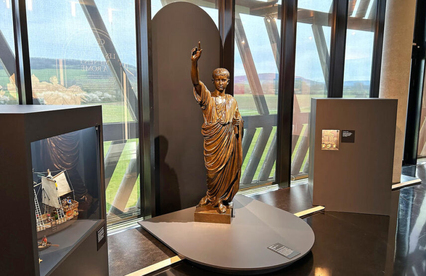 Vue de l'exposition « César, tous les chemins mènent à Rome » au MuséoParc Alésia.