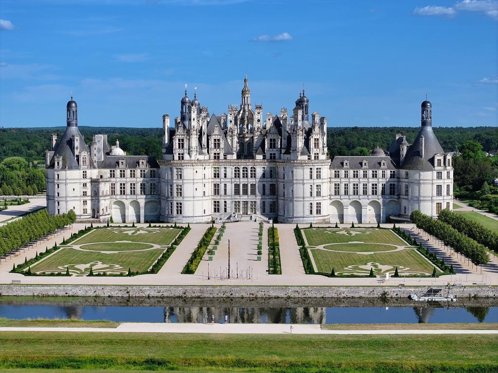 Vue de la façade orientale du château de Chambord.
