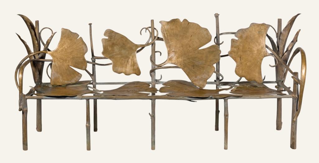 Claude Lalanne (1925-2019), Paris, 2003. Banquette « Les Berces adossées » en bronze doré patiné, 106 x 250 x 72 cm. Monogrammée en creux « CL », numérotée 1/1B et datée 2003 dans le décor. Vente Paris Drouot, Rémy Le Fur & Associés, 11 avril 2025. Estimé : 600 000/800 000 € Adjugé : 1 333 500 € (frais inclus).