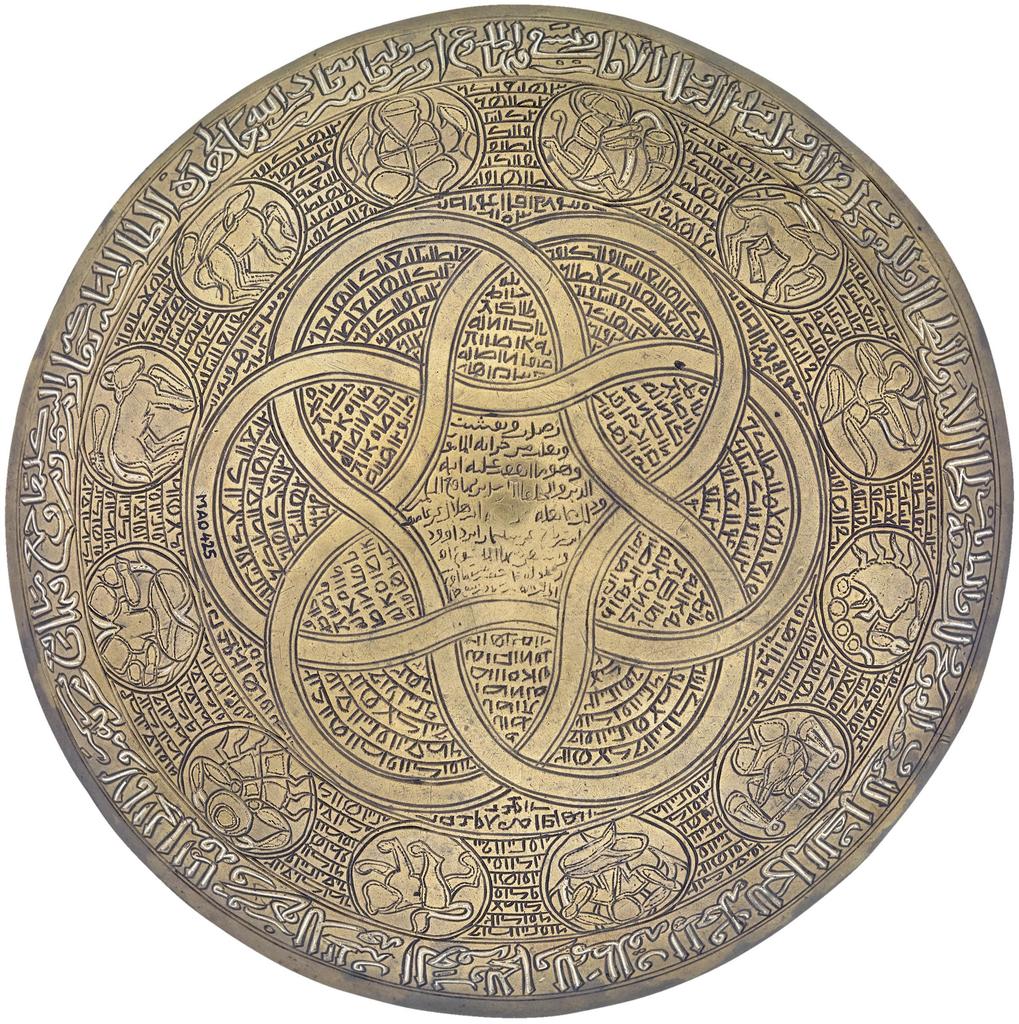 Coupe magique, Égypte, milieu du XIVᵉ siècle. Alliage cuivreux coulé, ciselé, incrusté d’argent et de pâte noire, 3,9 x 13,8 cm. Paris, musée du Louvre, département des Arts de l’Islam. 