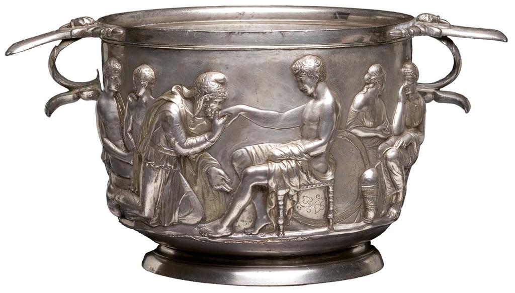 Coupe romaine, Priam au pied d’Achille, Ier siècle de notre ère.  Argent. Musée national du Danemark. Cet épisode très émouvant représentant le roi de Troie venant implorer Achille de lui rendre le corps de son fils Hector afin qu’il puisse lui offrir de dignes funérailles.