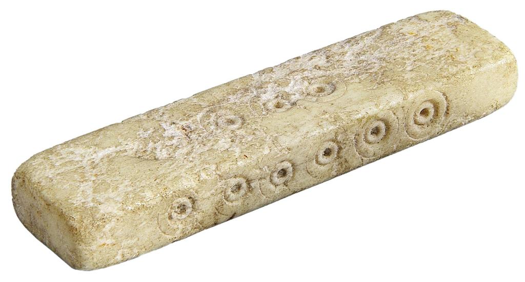 Dé parallélépipédique en os. Sorel-Moussel, Fort-Harrouard (Eure-et-Loire).