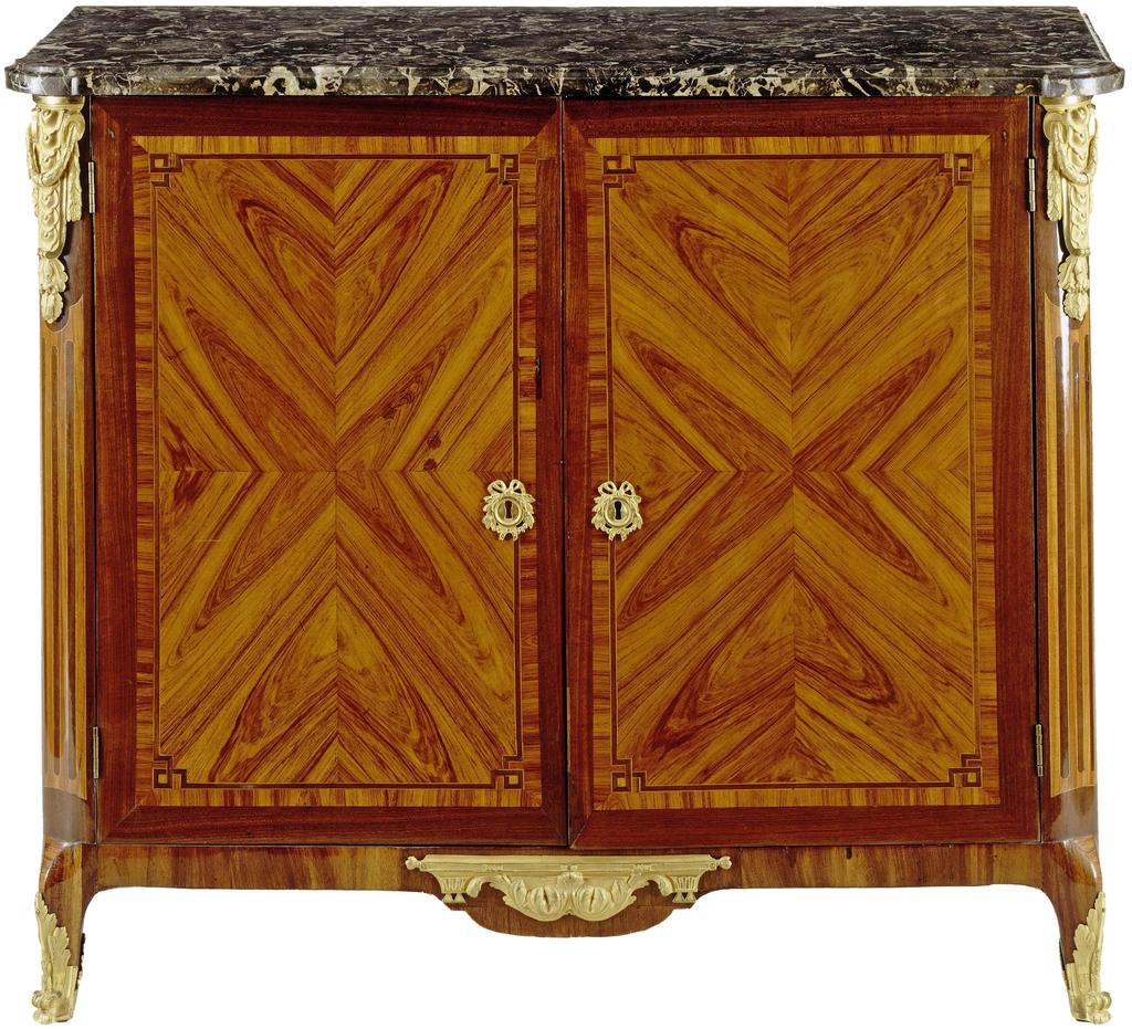 Pierre Macret, meuble d’appui, vers 1770. Bois de rose, palissandre, marbre noir et bronzes dorés, 97 x 115 x 56 cm. Versailles, musée national des châteaux de Versailles et de Trianon. 