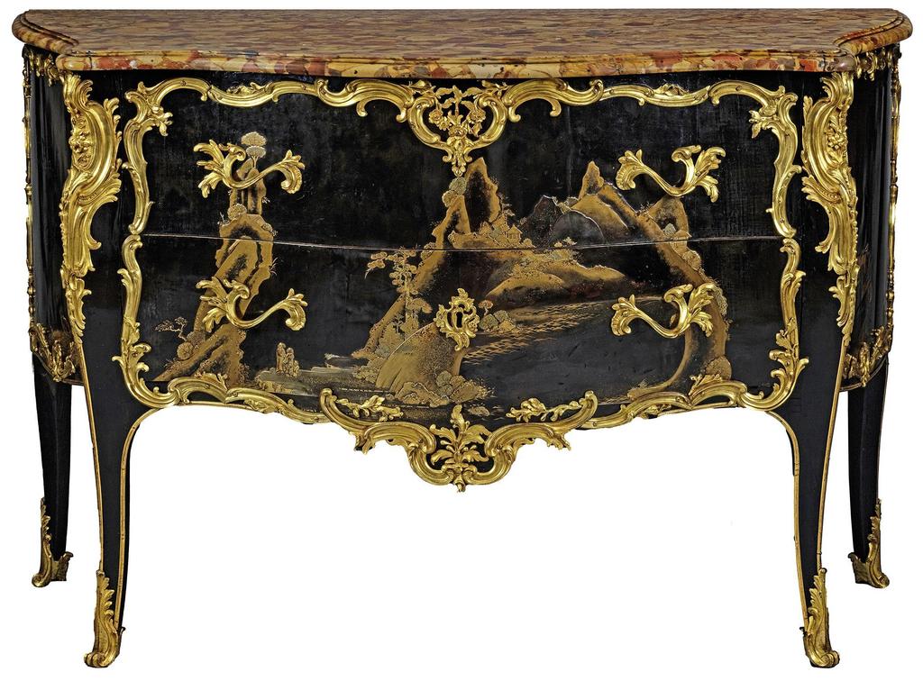 Attribuée à Pierre Macret, commode à panneaux de laque du Japon, vers 1750. Collection privée. 