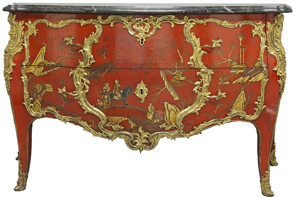 Attribuée à Pierre Macret, commode à décor de vernis Martin, vers 1750. Bois, bronze, laque rouge, marbre de couleur, 87,5 x 144 x 63 cm. Paris, musée du Louvre. 