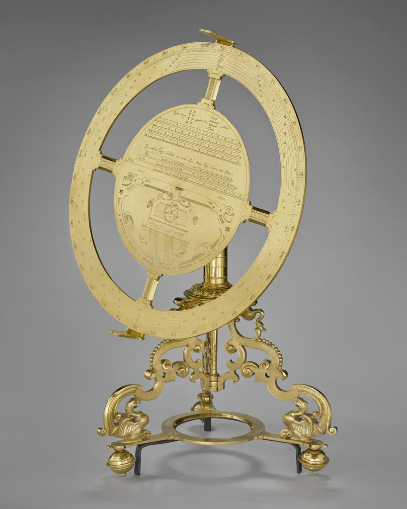 Erasmus Habermel (1538 ?-1606), Cercle entier. Laiton doré, 40 x 20,5 x 28 cm. Paris, Bibliothèque de l’Observatoire de Paris. 