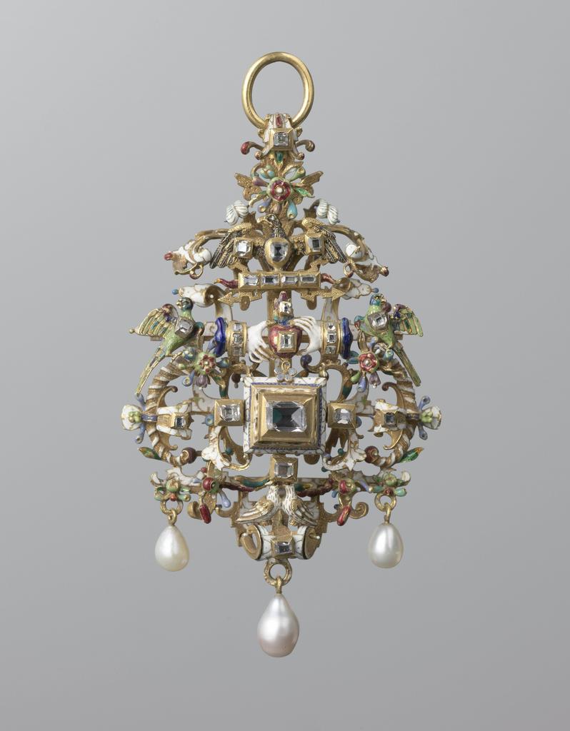 Pendant à thématique matrimoniale, vers 1580-1600. Or, émail, perles, diamants, 10 x 6 cm. Amsterdam, Rijksmuseum. 