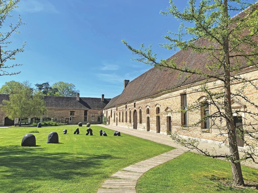 Le jardin de la galerie Capazza à Nançay.