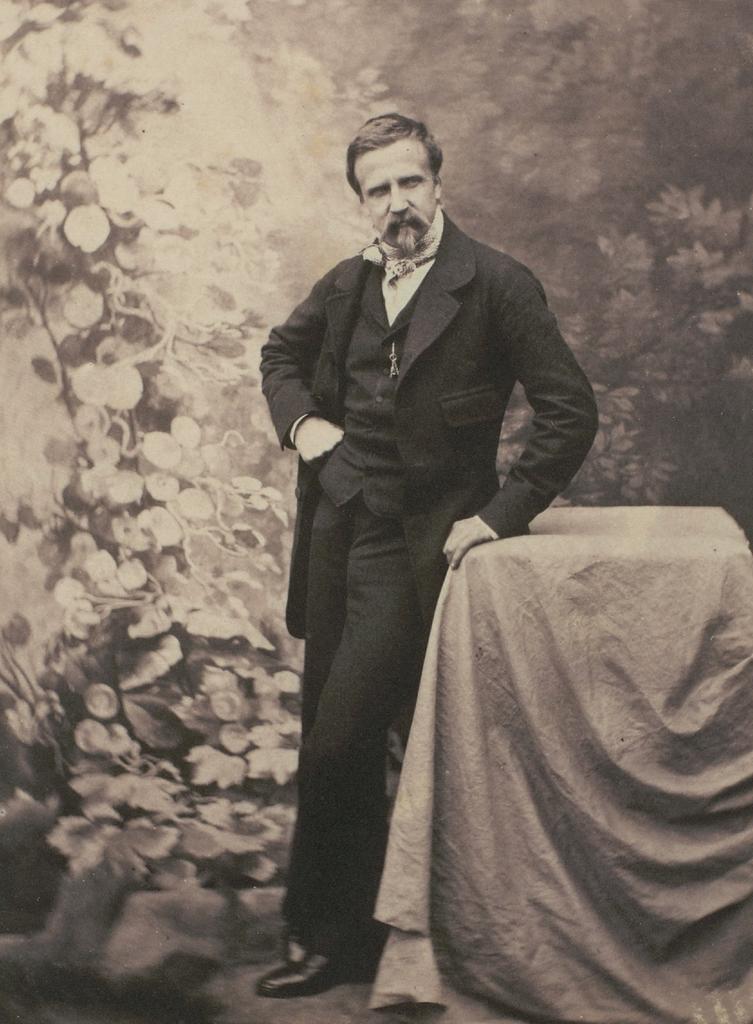 Joseph Vigier (1821-1894), Portrait d’Henri d’Orléans, duc d’Aumale, à l’âge de 30 ans, septembre 1852. Photographie sur papier salé, 15,8 x 11,2 cm. Chantilly, château de Chantilly, inv. Na 961.