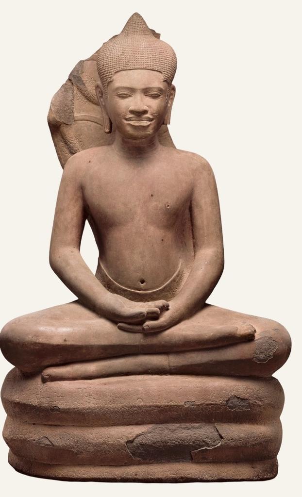 Cambodge, Siem Reap, temple du Bayon. Art khmer angkorien, XIᵉ siècle. Grès, 103 x 62 x 43 cm. Paris, musée national des Arts asiatiques - Guimet, envoi de l’École française d’Extrême-Orient (1922), MG 17483.