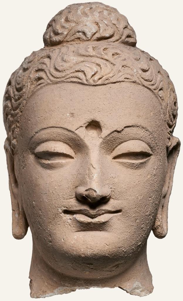 Afghanistan, monastère de Shahbaz-garhi. IIIᵉ-IVᵉ siècle. Stuc, 27 x 17 x 18 cm. Paris, musée national des Arts asiatiques - Guimet, mission Alfred Foucher (1895-1897), AO 2960.