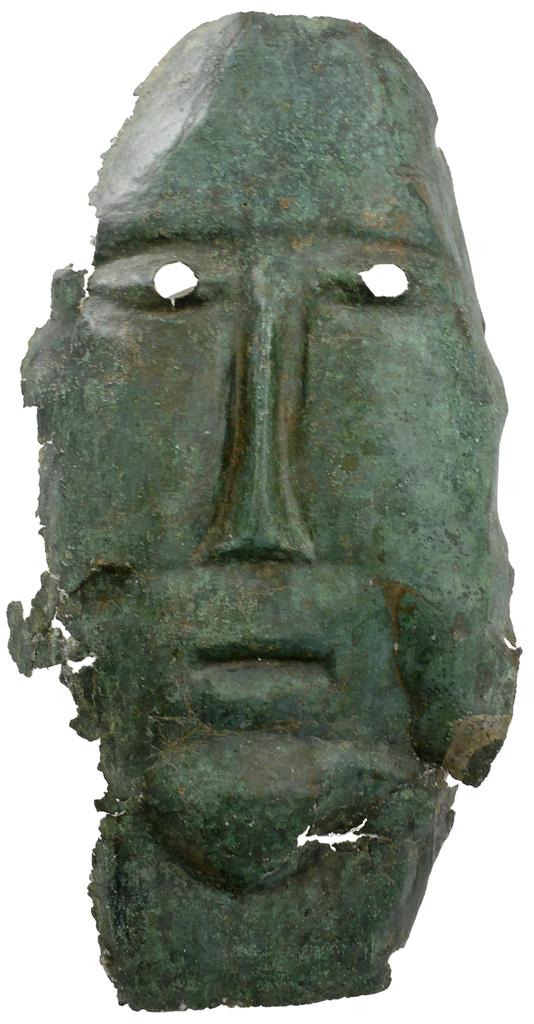 Masque de divinité. Bronze, Bailleul (Orne), fin du IIe-début du IIIe siècle de notre ère. Caen, musée de Normandie, inv. 2001.27.1.