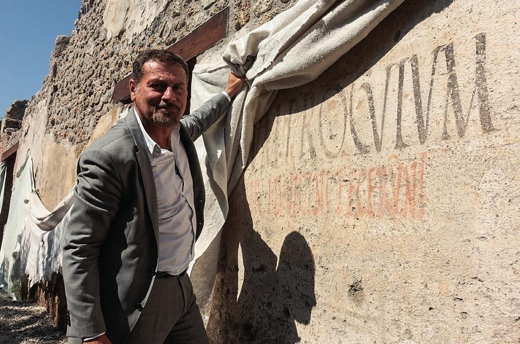Massimo Osanna est archéologue, professeur d’archéologie à l’université de Naples, directeur du Parc archéologique de Pompéi. Commissaire de l’exposition, il vient de publier un ouvrage chez Flammarion, Les Nouvelles heures de Pompéi.
