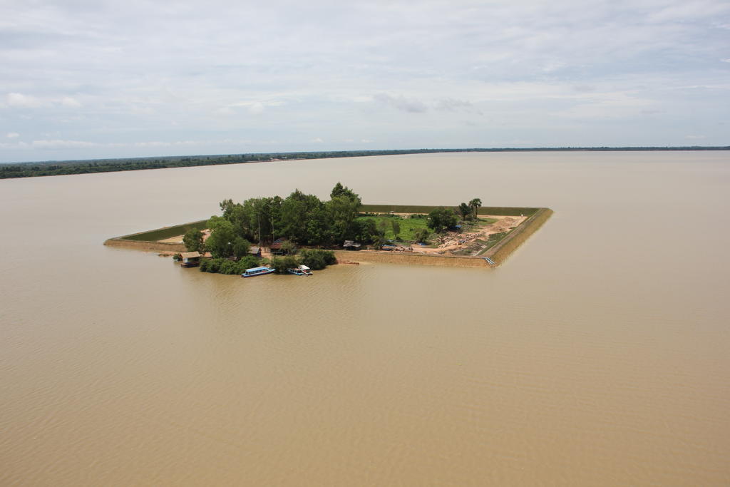 Vue du Mébon occidental à Angkor, province de Siem Reap, Cambodge. 
