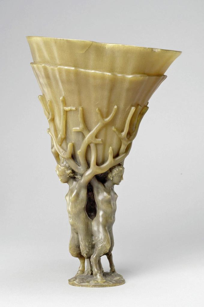 Nikolaus Pfaff (1556 ?-1612), Coupe. Corne de rhinocéros, H. 29,6 cm. Vienne, Kunsthistorisches Museum, Kunstkammer. 