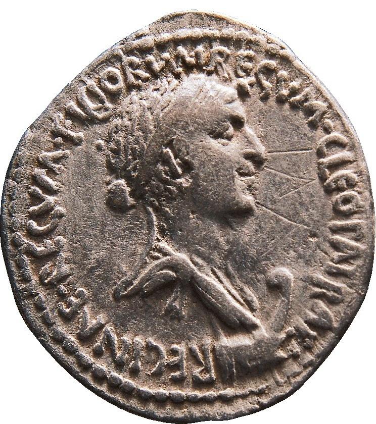 Pièce de monnaie d’argent à l’effigie de Cléopâtre. Milan, musée archéologique. 