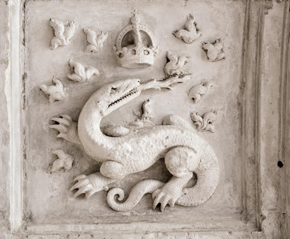 La salamandre, emblème de François Iᵉʳ, décorant le château Chambord.
