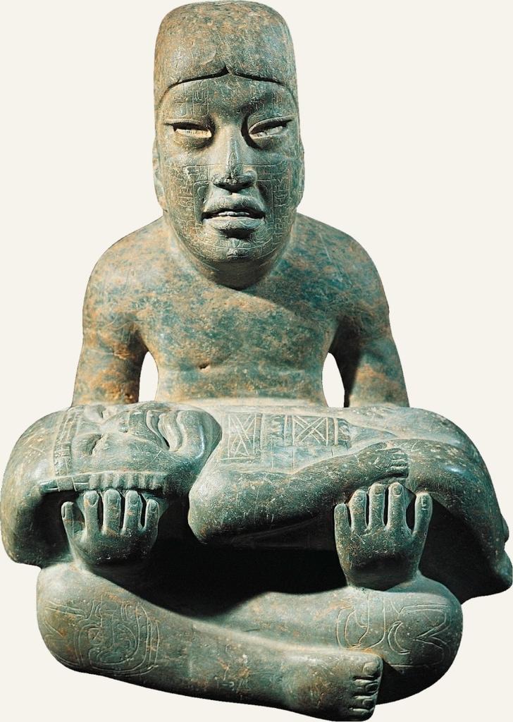 Le Seigneur de Las Limas, 900-400 avant notre ère. Veracruz, Mexique. Jadéite, H. 55 cm.