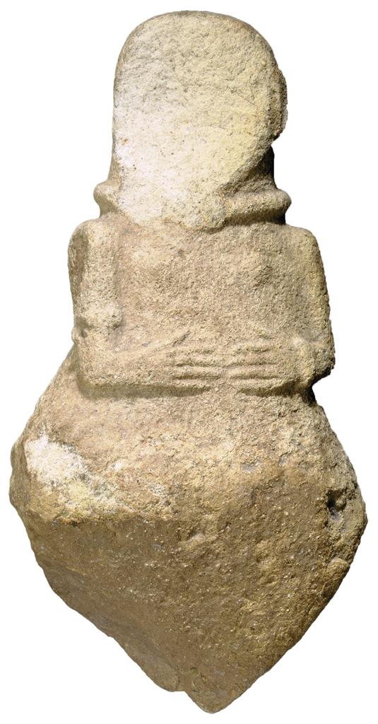 La Dame de Beaupréau : cette statue incomplète est coiffée d’une natte et porte un torque et des bracelets. IIe siècle avant notre ère. Saint-Germain-en-Laye, musée d’Archéologie nationale - Domaine national de Saint-Germain-en-Laye.