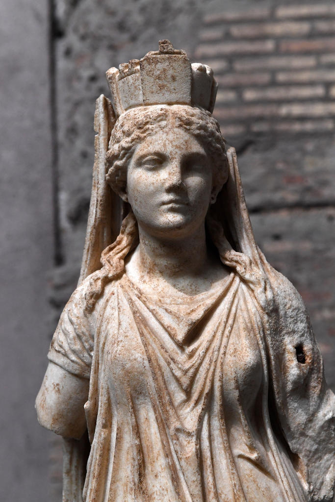 Statue de la déesse Fortuna. Marbre, Ier siècle de notre ère. Rome, Musée national romain. 