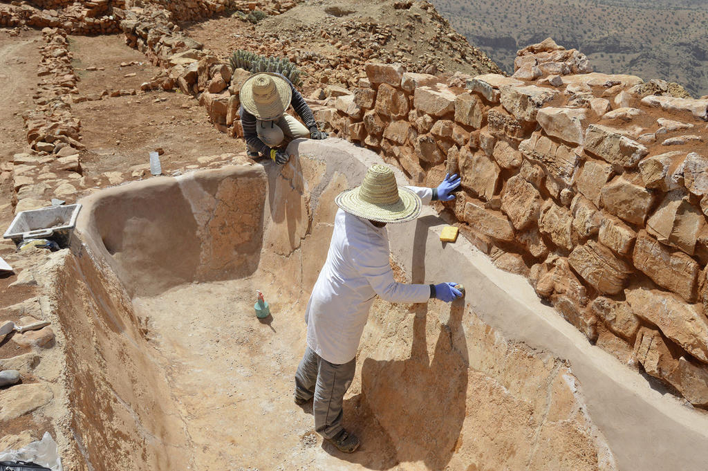 Opération de conservation de la citerne haute dans le complexe élitaire à Igiliz.