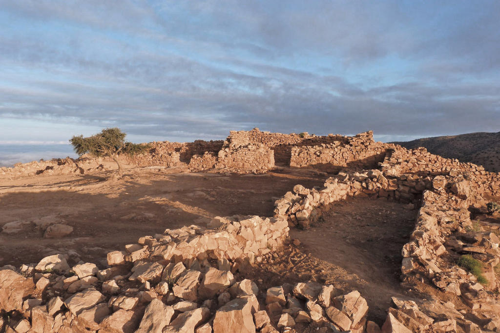 Cour de la zone haute de la Qasba à Igiliz.
