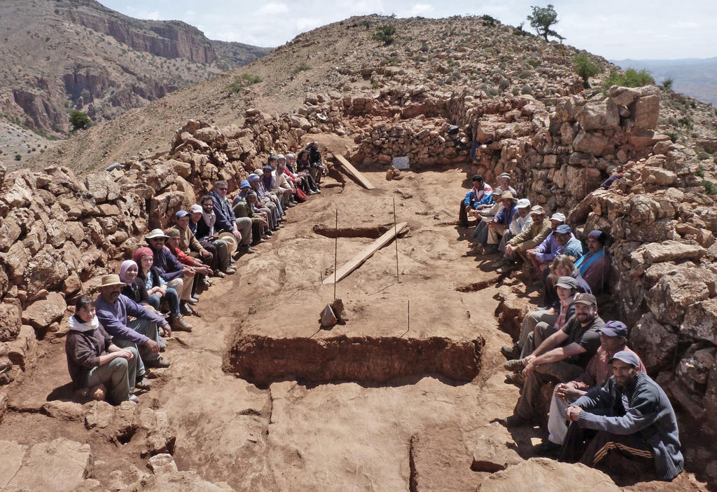 L’équipe de fouilles dans le bâtiment d’assemblée tribale à Igiliz en 2014.