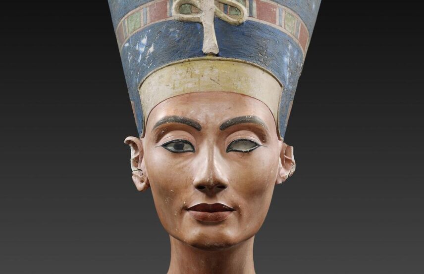Buste de la reine Nefertiti (détail). XIVe siècle avant notre ère. Berlin, Neues Museum.