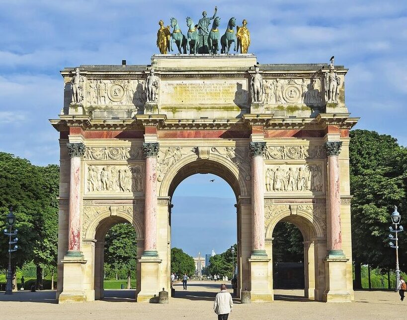 Vue de la face est l'arc de triomphe du Carrousel.