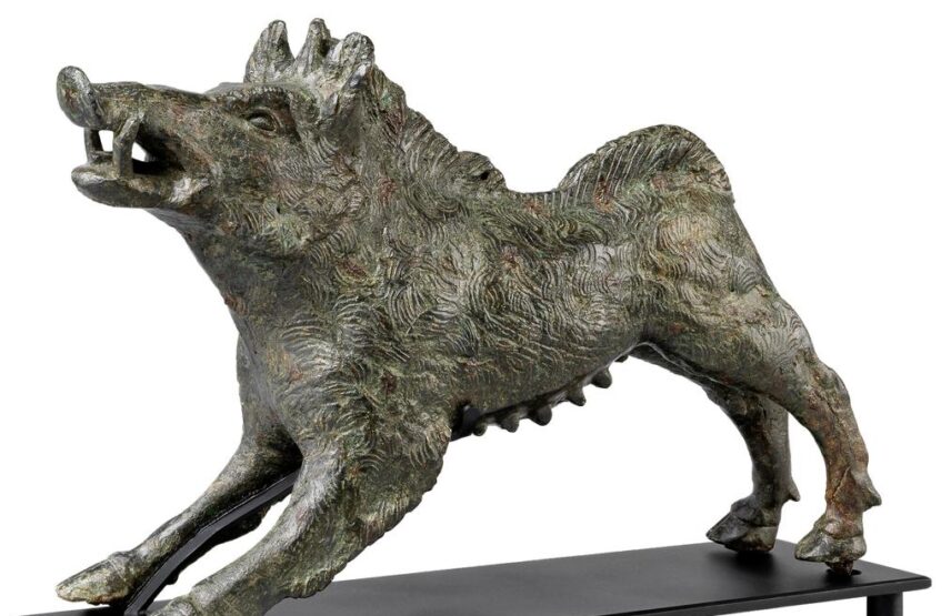 Statuette de laie en bronze mise au jour à Cahors.