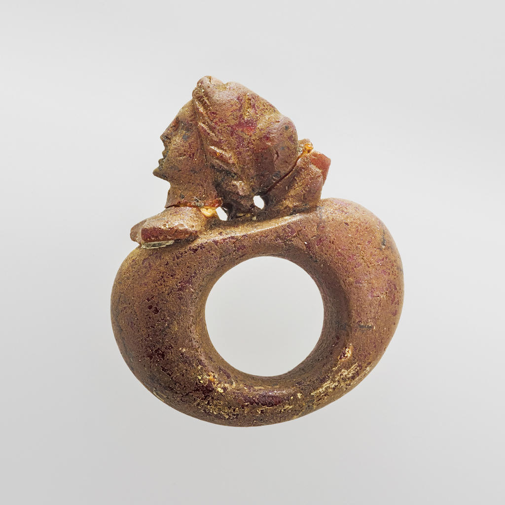 Bague à tête de Minerve provenant des fouilles du métro François-Verdier conservée au musée Saint-Raymond.