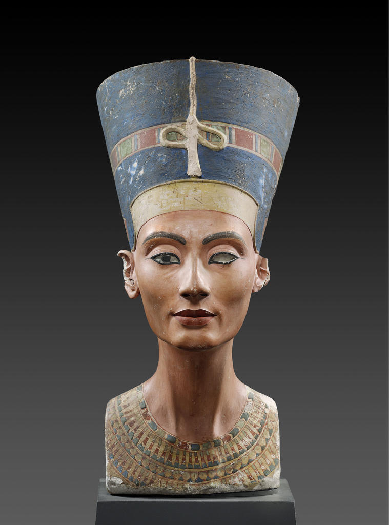 Buste de la reine Nefertiti. XIVe siècle avant notre ère. Berlin, Neues Museum.