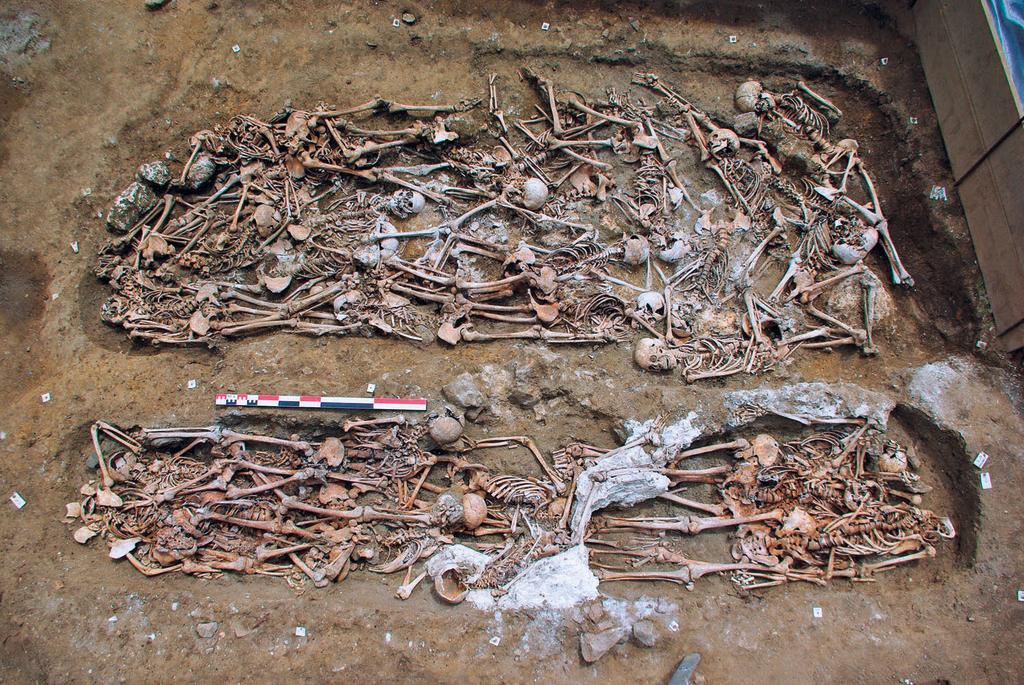 Vue des charniers 8 et 9 de la bataille du Mans (12-13 décembre 1793) en cours de fouille.