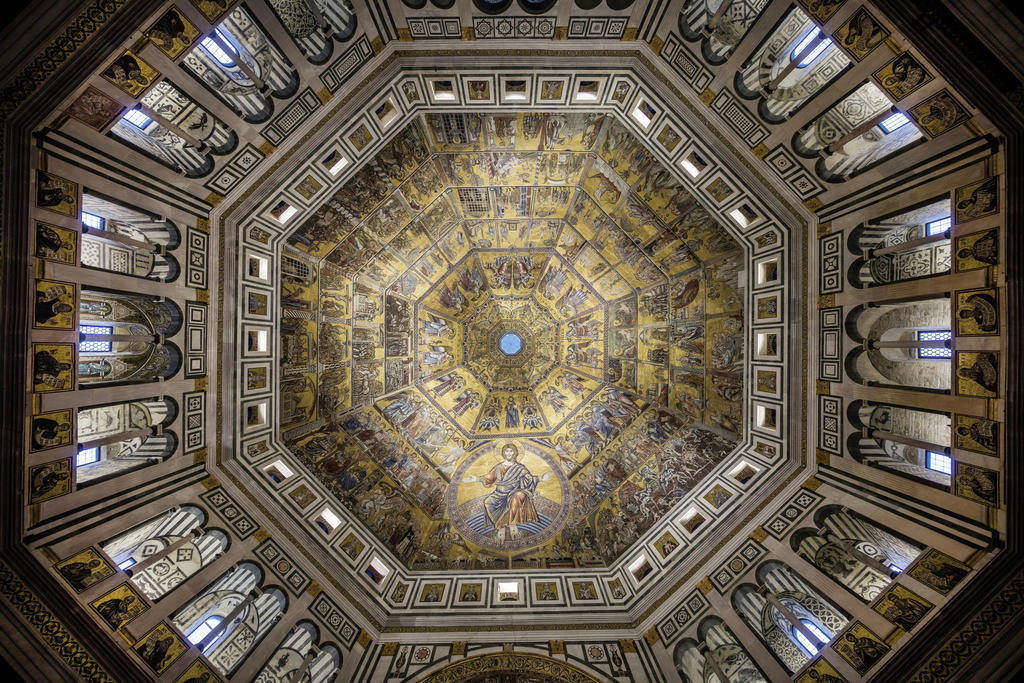 Le dôme décoré de mosaïques du baptistère San Giovanni à Florence. 