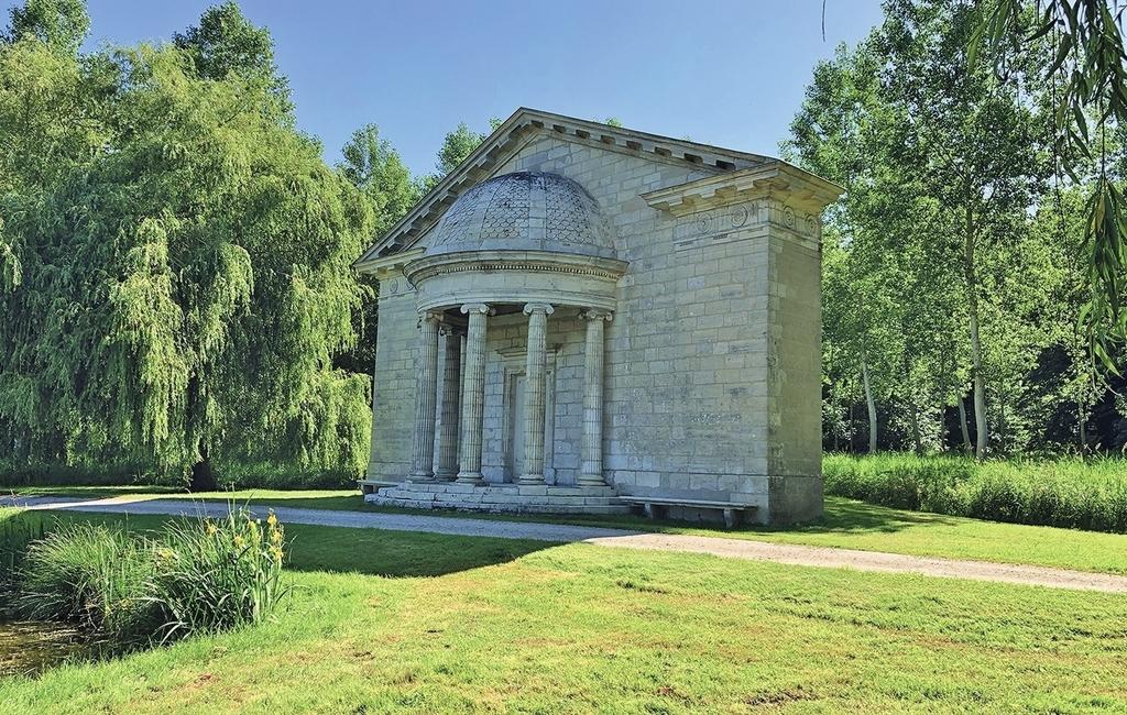 La façade de la laiterie de Méréville, remontée en 1895 dans le parc de Jeurre à Morigny-Champigny.
