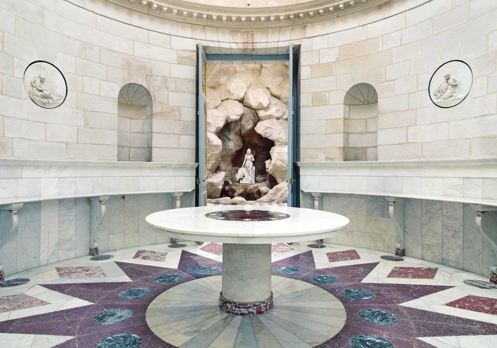 L’intérieur de la laiterie de la reine à Rambouillet.