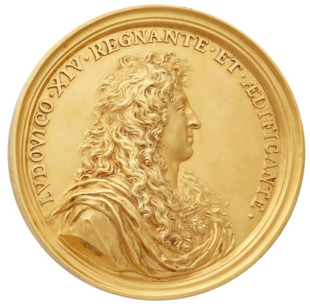 Jean Warin (1604-1672), médaille en or de Louis XIV, avec au revers le projet de Bernin pour la façade du Louvre, 1665. Paris, BnF, département des Monnaies, médailles et antiques. 