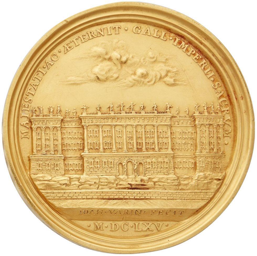 Jean Warin (1604-1672), médaille en or de Louis XIV, avec au revers le projet de Bernin pour la façade du Louvre, 1665. Paris, BnF, département des Monnaies, médailles et antiques. 