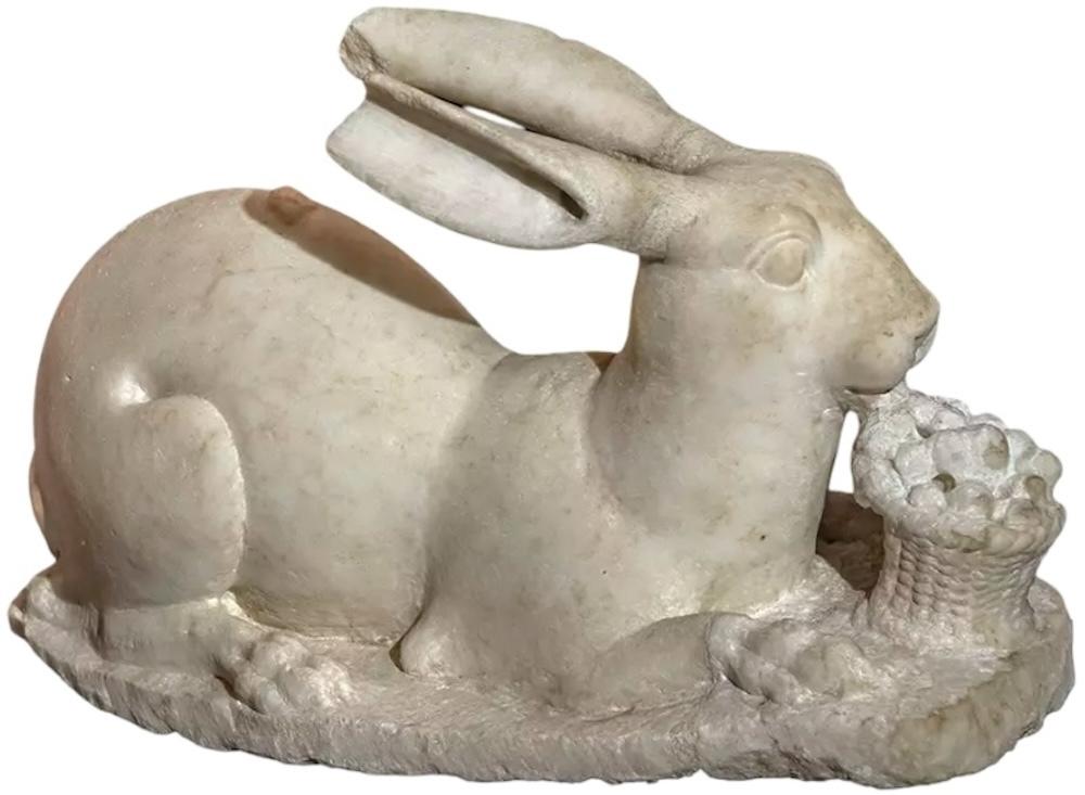 Lapin. Marbre, 15 × 12 × 30 cm. Pompéi, Parc archéologique de Pompéi.