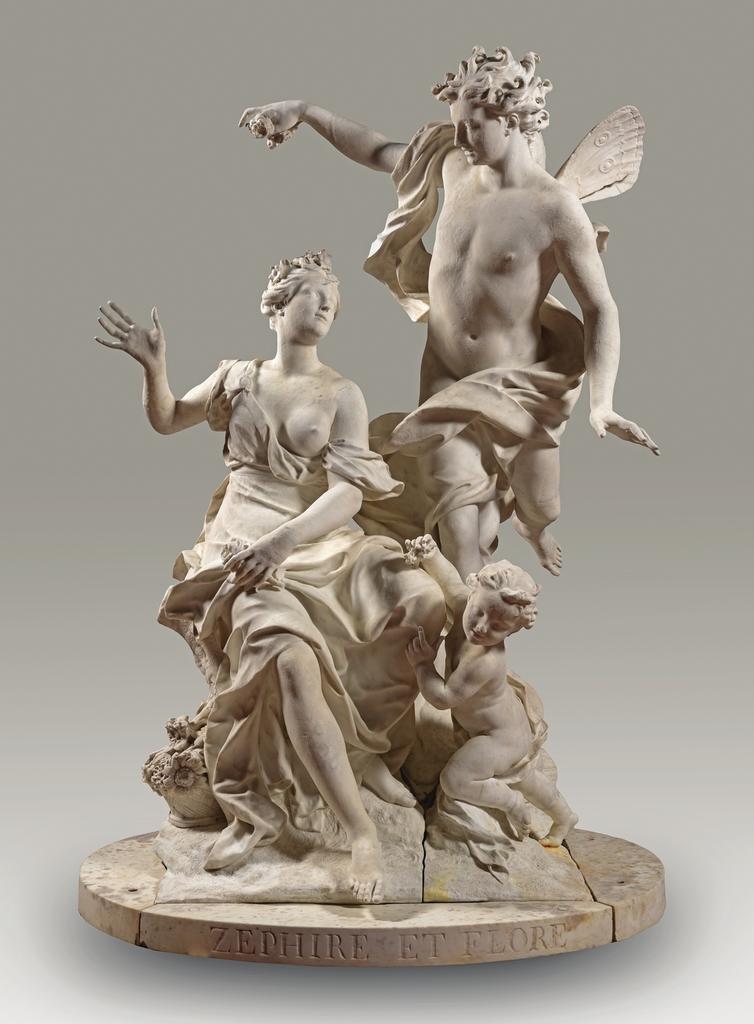 Philippe Bertrand (1664-1724), René Frémin (1672-1744) et Jacques Bousseau (1681-1740), Zéphyr et Flore, 1713-1726. Groupe, marbre, 213 x 150 x 126 cm (terrasse rapportée : 8 x 150 x 140 cm). Gravé sur la plinthe de la terrasse : ZEPHIRE ET FLORE. Versailles, musée national des châteaux de Versailles et de Trianon.
