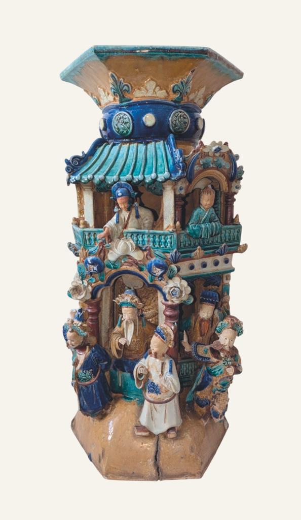 Chine, fours de Shiwan, XIXe siècle. Paire de sellettes en grès polychrome, H. 77 cm. Vente Brest, Adjug’Art Brest, 12 mars 2025. Expert : cabinet Delande. Estimé : 2 000/2 500 € Adjugé : 12 500 € (frais inclus)