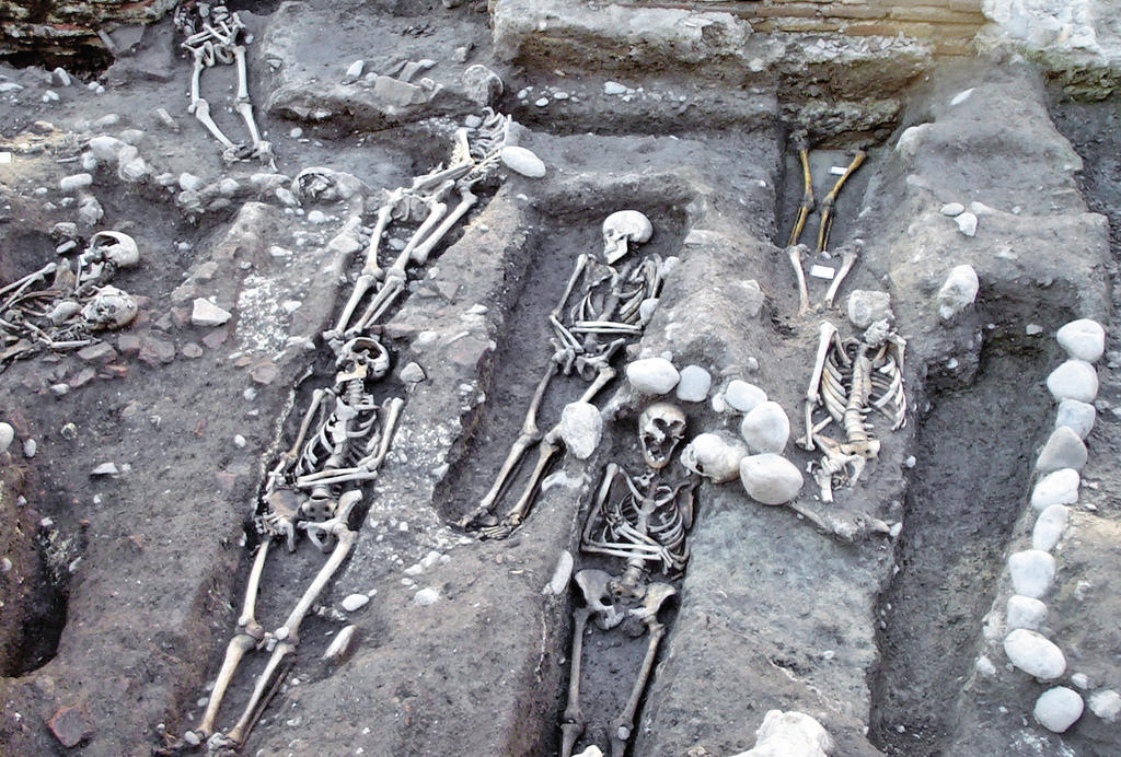 Sépultures de la station Palais de Justice. 