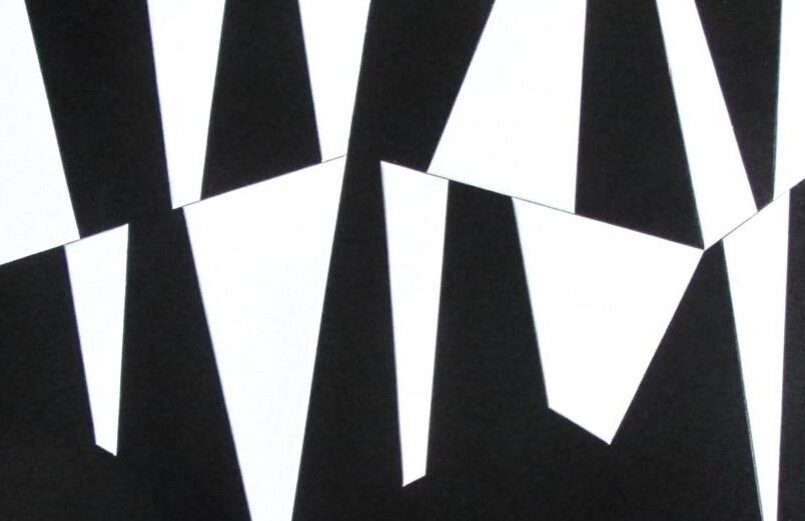 Paul Morand, Excelsior, tapuscrit corrigé à la main. Box noir et blanc séparés au milieu du dos (détail), 2016.