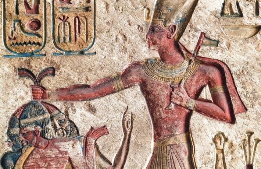 Relief peint représentant Ramsès II (détail). Nouvel Empire, XIXe dynastie.