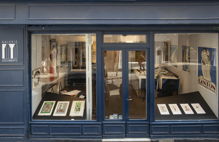 Devanture de la Galerie Documents, 53, rue de Seine à Paris, 2025.