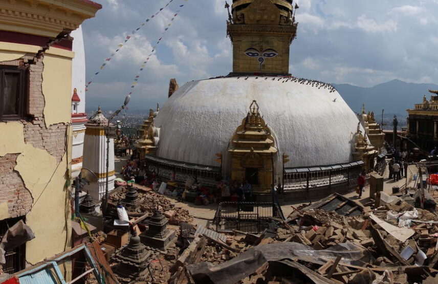 Le site bouddhique de Svayambhu à Katmandou, après le tremblement de terre du 25 avril 2015.