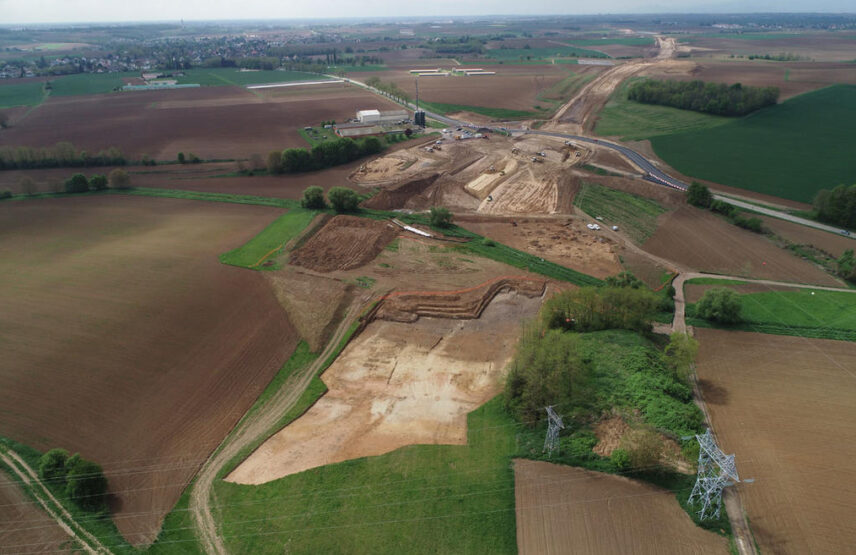 Vue aérienne du site 5-8, fouille 5-8 du Contournement Ouest de Strasbourg, Truchtersheim, vallon du Kolbsenbach.