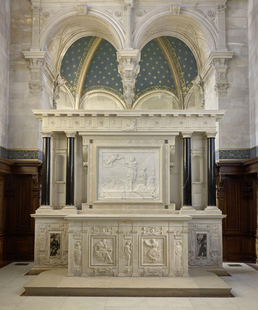 Maître-autel de la chapelle remonté au château de Chantilly. Bas-relief en marbre, 380 x 160 cm. Chantilly, musée Condé. 