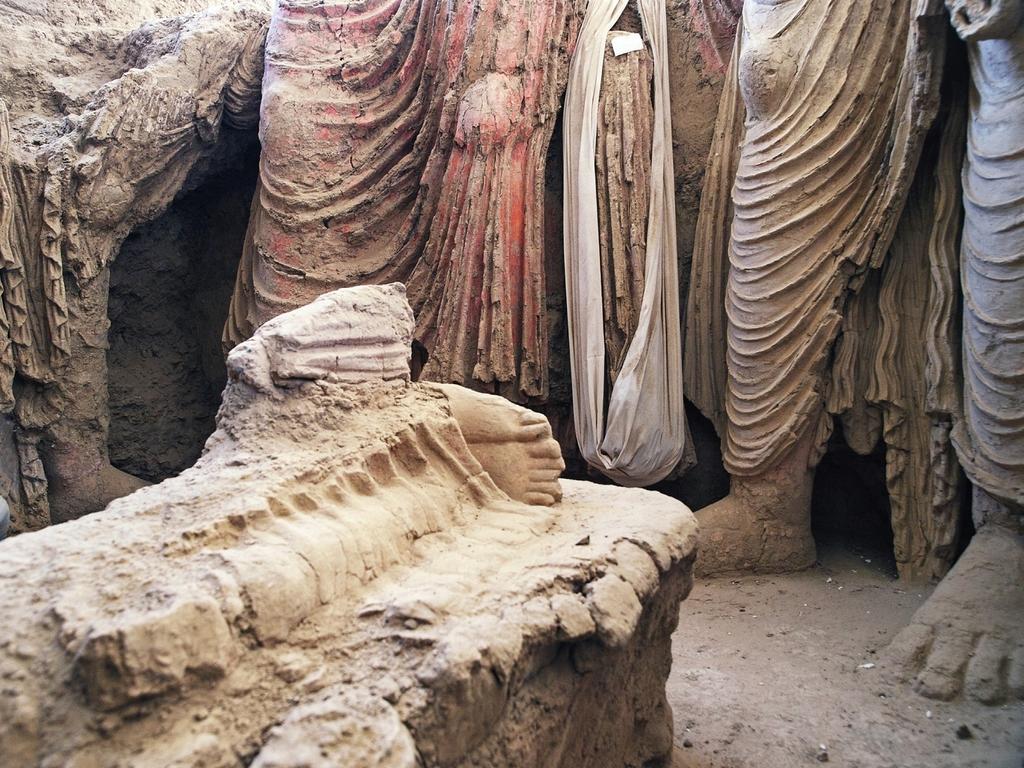 Bouddha et bodhisattvas de la chapelle nord du monastère de Kafiriat Tepe sur le site de Mes Aynak.